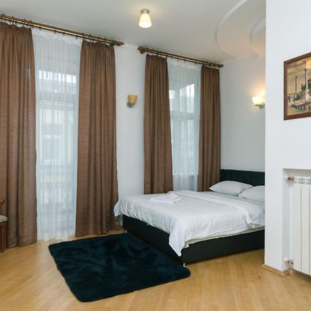 Apartment On Mala Zhytomyrska Street 17 Kiev Dış mekan fotoğraf