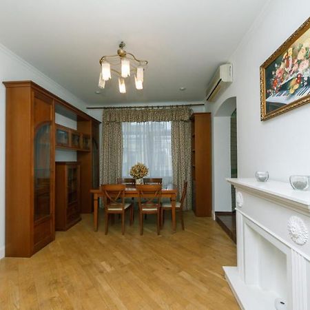 Apartment On Mala Zhytomyrska Street 17 Kiev Dış mekan fotoğraf