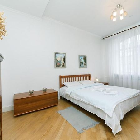 Apartment On Mala Zhytomyrska Street 17 Kiev Dış mekan fotoğraf