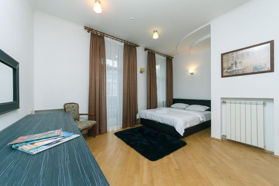 Apartment On Mala Zhytomyrska Street 17 Kiev Dış mekan fotoğraf