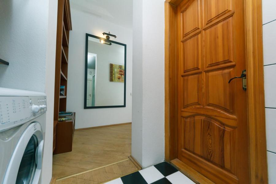 Apartment On Mala Zhytomyrska Street 17 Kiev Dış mekan fotoğraf