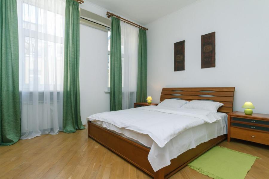 Apartment On Mala Zhytomyrska Street 17 Kiev Dış mekan fotoğraf