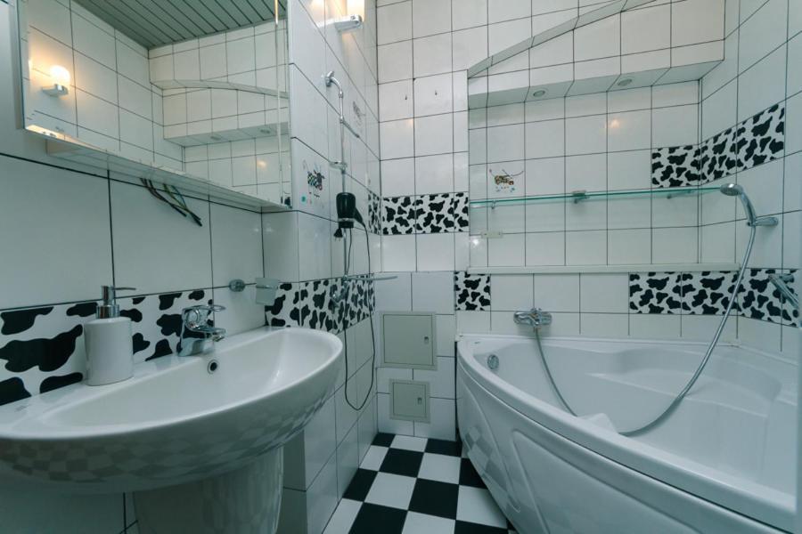 Apartment On Mala Zhytomyrska Street 17 Kiev Dış mekan fotoğraf