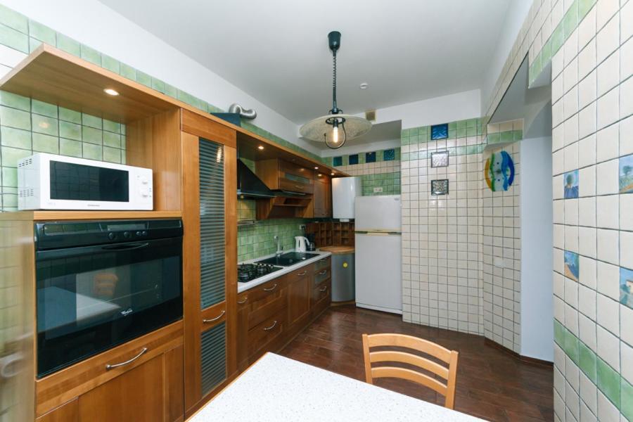 Apartment On Mala Zhytomyrska Street 17 Kiev Dış mekan fotoğraf