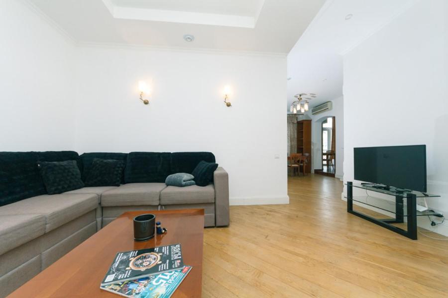 Apartment On Mala Zhytomyrska Street 17 Kiev Dış mekan fotoğraf