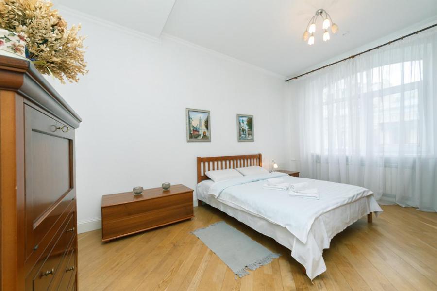 Apartment On Mala Zhytomyrska Street 17 Kiev Dış mekan fotoğraf