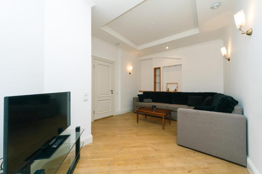 Apartment On Mala Zhytomyrska Street 17 Kiev Dış mekan fotoğraf