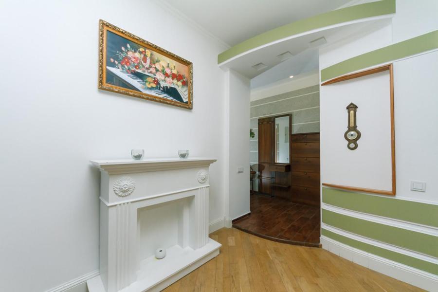 Apartment On Mala Zhytomyrska Street 17 Kiev Dış mekan fotoğraf